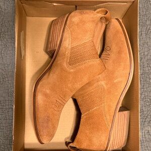 FRYE AND CO. Tan Box